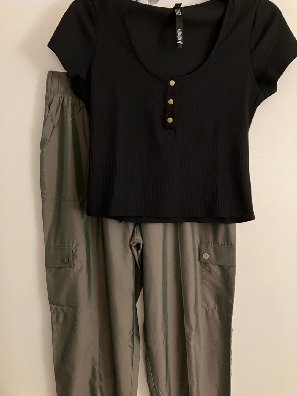 Black Ribbed Henley Top and Olive Utility Joggers Set- size L